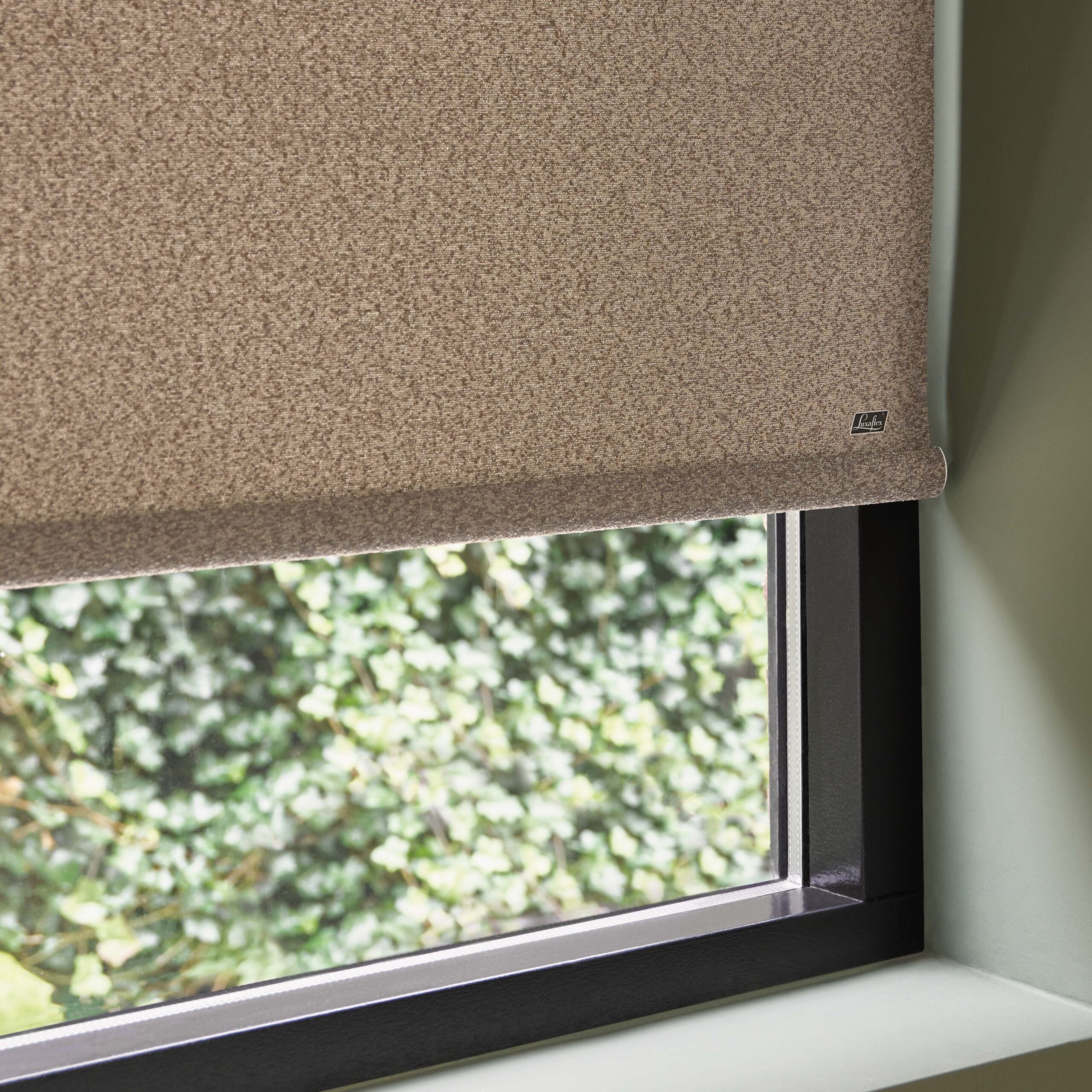 Stores enrouleurs Luxaflex® Les stores enrouleurs Luxaflex® pour un contrôle de la lumière simple et efficace, conçu sur mesure pour votre intérieur.